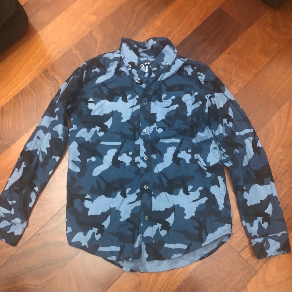 Children’s place blue camo button down shirt sz 16